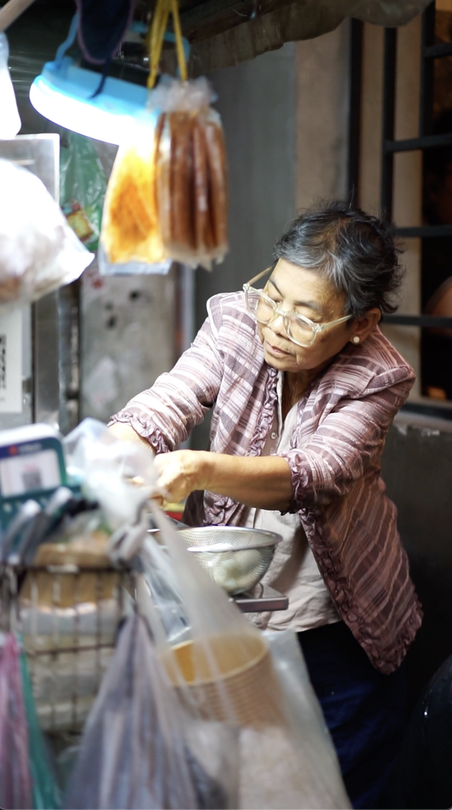 Xe b&aacute;nh tr&aacute;ng được Trấn Th&agrave;nh review bị tố tăng gi&aacute; đột ngột, chủ đ&aacute;p trả: "B&agrave; đ&acirc;u c&oacute; &eacute;p!&rdquo;- Ảnh 5.