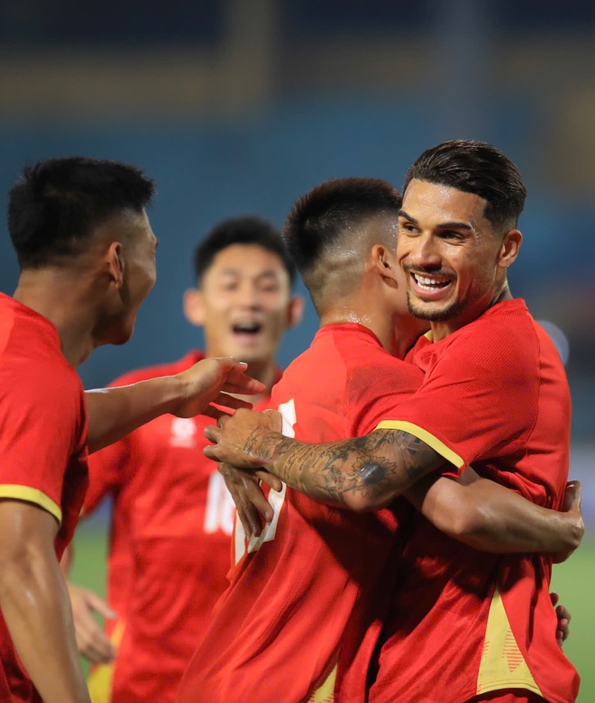 Đội tuyển Việt Nam c&oacute; "Son" lại c&ograve;n "H&ecirc;n", thắng dễ 3-0 Bangladesh dịp FIFA Days- Ảnh 7.