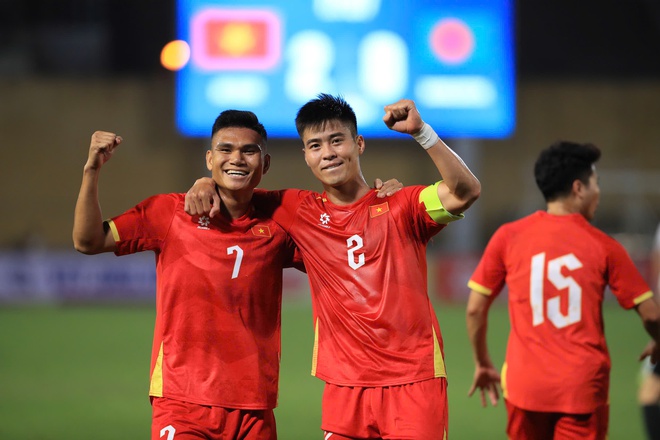 Đội tuyển Việt Nam c&oacute; "Son" lại c&ograve;n "H&ecirc;n", thắng dễ 3-0 Bangladesh dịp FIFA Days- Ảnh 5.