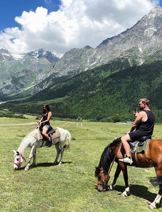 Khách Tây đi bộ xuyên lục địa nổi tiếng thế giới, giữa đường bất ngờ book vé máy bay đến Việt Nam: Lý do cảm động- Ảnh 8. Khách Tây đi bộ xuyên lục địa nổi tiếng thế giới, giữa đường bất ngờ book vé máy bay đến Việt Nam: Lý do cảm động- Ảnh 8.