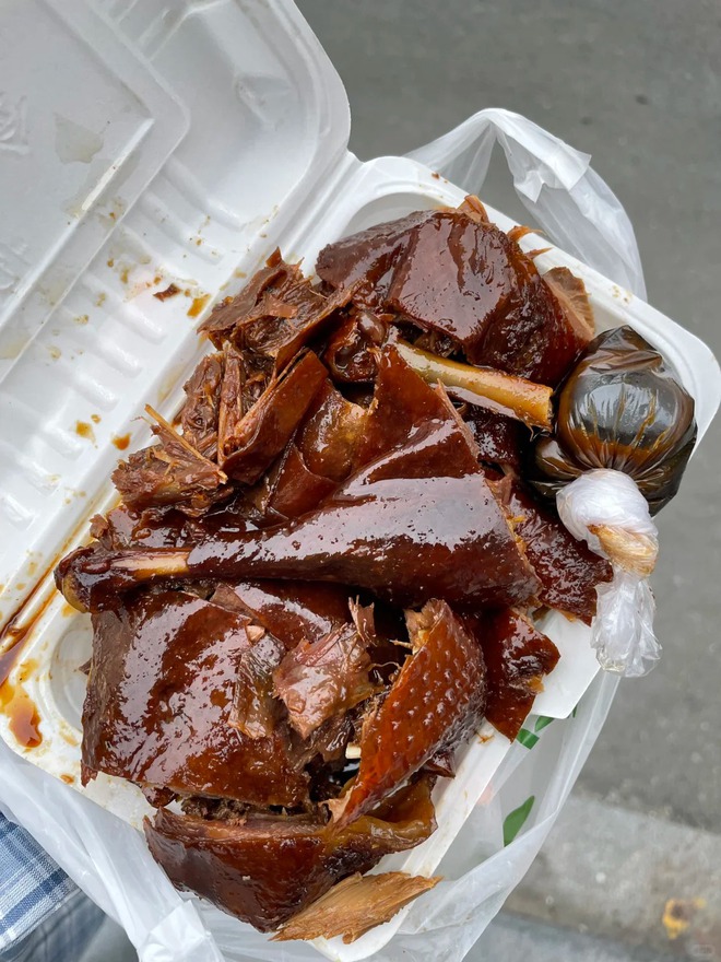 Ngỡ ngàng với 6 đặc sản nức tiếng vùng miệt vườn cổ kính: Giao thoa ẩm thực thú vị, từ món thanh tao đến "nặng mùi" đều gây nghiện- Ảnh 2. Ngỡ ngàng với 6 đặc sản nức tiếng vùng miệt vườn cổ kính: Giao thoa ẩm thực thú vị, từ món thanh tao đến "nặng mùi" đều gây nghiện- Ảnh 2.