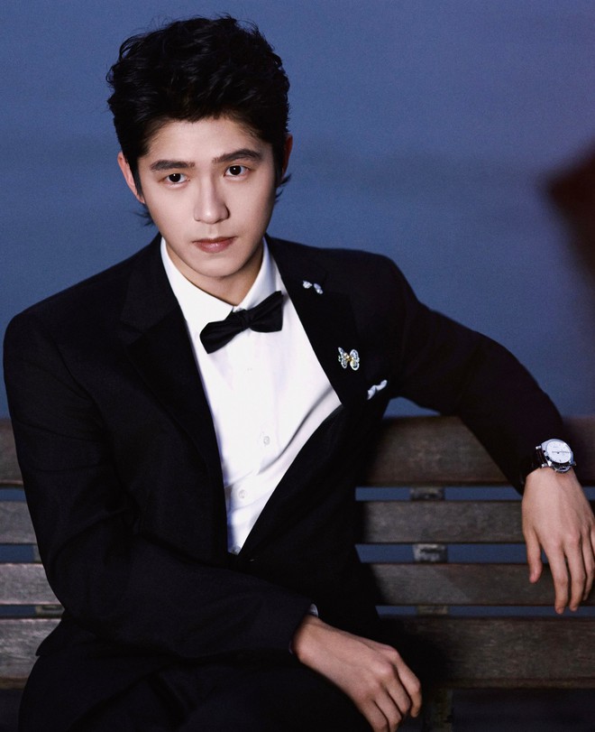 Ba nam diễn viên bị phát hiện tới quán bar "tay vịn"- Ảnh 3. Ba nam diễn viên bị phát hiện tới quán bar "tay vịn"- Ảnh 3.