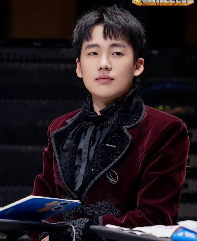 Ba nam diễn viên bị phát hiện tới quán bar "tay vịn"- Ảnh 4. Ba nam diễn viên bị phát hiện tới quán bar "tay vịn"- Ảnh 4.