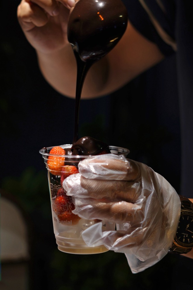 Nam sinh B&aacute;ch Khoa b&aacute;n d&acirc;u socola ch&aacute;y h&agrave;ng sau hai tiếng, đuối qu&aacute; phải đ&oacute;ng cửa b&aacute;o &ldquo;trốn kh&aacute;ch&rdquo;- Ảnh 6.