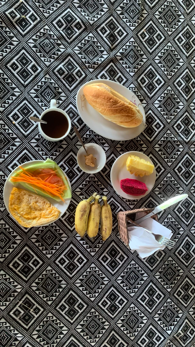 Khách Tây đang đi du lịch bỗng được "gả vợ" ở Việt Nam, netizen: Cứ đà này thì mỗi tỉnh một "cô vợ"!- Ảnh 3. Khách Tây đang đi du lịch bỗng được "gả vợ" ở Việt Nam, netizen: Cứ đà này thì mỗi tỉnh một "cô vợ"!- Ảnh 3.