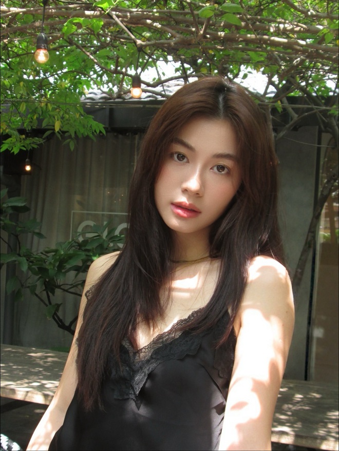 Ch&acirc;n dung hội n&agrave;ng thơ "thế hệ mới" đang y&ecirc;u c&aacute;c nam thần Vbiz: Kh&ocirc;ng đ&ograve;i "danh phận" nhưng sơ hở l&agrave; lộ hint hẹn h&ograve;- Ảnh 2.