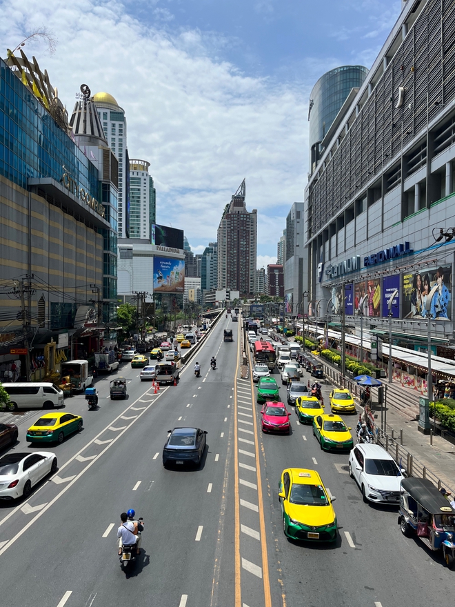 Chi 6 triệu sắm giày leo núi, quần áo đúng dresscode du lịch hè cùng công ty: "Thà nhịn ăn chứ không thể thua kém"- Ảnh 5. Chi 6 triệu sắm giày leo núi, quần áo đúng dresscode du lịch hè cùng công ty: "Thà nhịn ăn chứ không thể thua kém"- Ảnh 5.