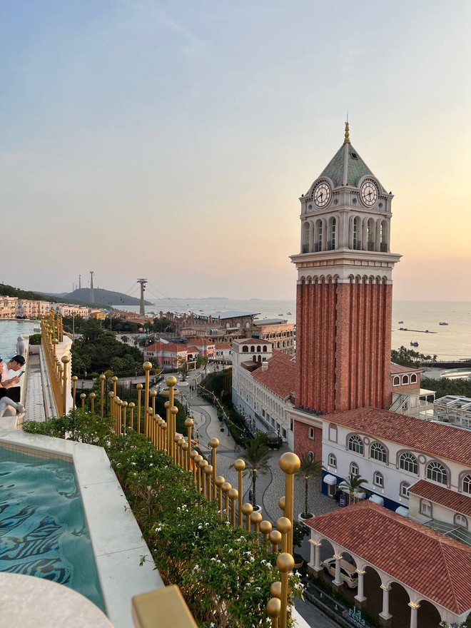 Trải nghiệm La Festa Ph&uacute; Quốc: Bỏ chục triệu một đ&ecirc;m cho resort ngập đồ hiệu đổi lấy khoảnh khắc săn ho&agrave;ng h&ocirc;n điểm 10- Ảnh 1.