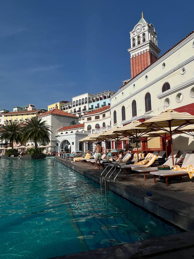 Trải nghiệm La Festa Ph&uacute; Quốc: Bỏ chục triệu một đ&ecirc;m cho resort ngập đồ hiệu đổi lấy khoảnh khắc săn ho&agrave;ng h&ocirc;n điểm 10- Ảnh 2.