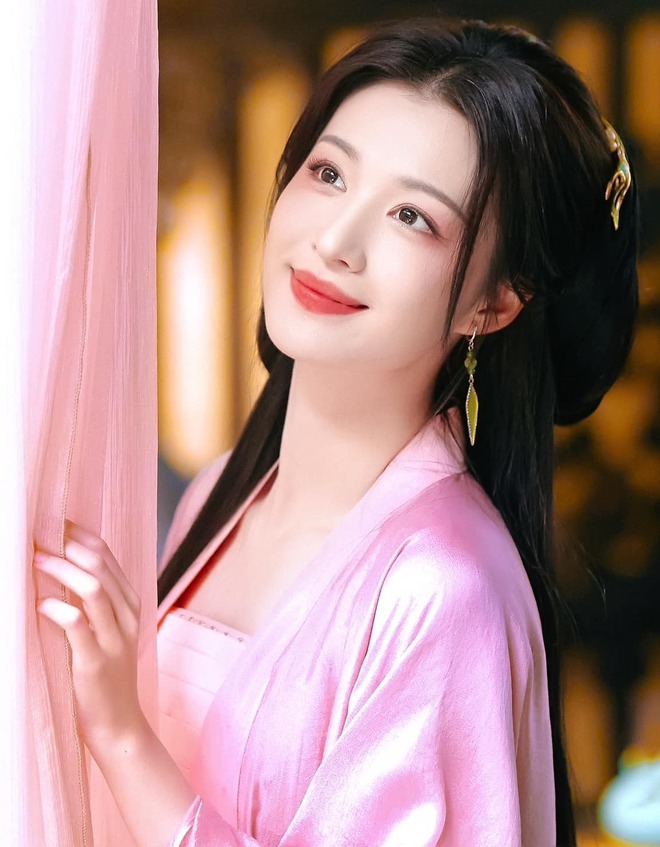 C&ocirc; g&aacute;i sở hữu visual ngọt như quyện mật ong, đẹp tuyệt mỹ ở mọi g&oacute;c độ: Style ho&agrave;n hảo tựa "s&aacute;ch gi&aacute;o khoa"- Ảnh 7.