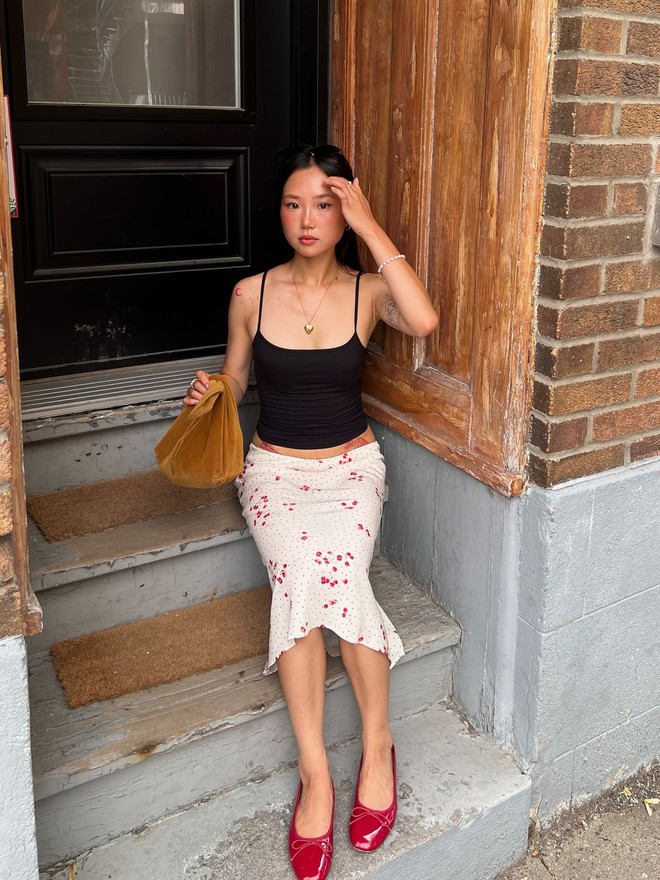 4 mẫu chân váy hot trend hè năm nay, cứ diện lên là auto xinh- Ảnh 3. 4 mẫu chân váy hot trend hè năm nay, cứ diện lên là auto xinh- Ảnh 3.