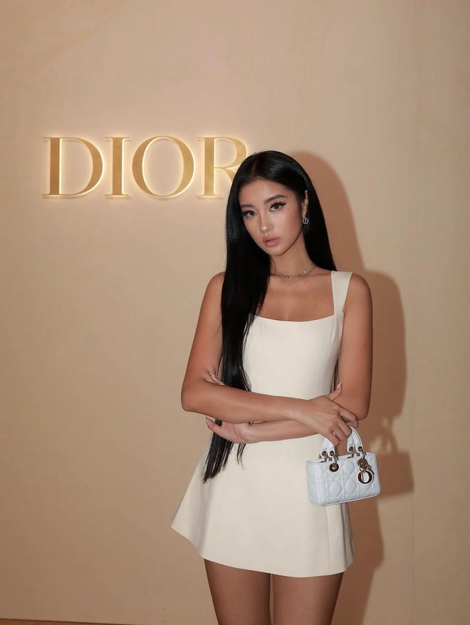 Đi chung show với Huyền 204, c&ocirc; g&aacute;i da n&acirc;u n&agrave;y đang được khen "tung trời": Đẹp dữ thần!- Ảnh 6.