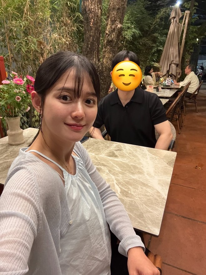 Nữ diễn viên Hàn Quốc ăn phở, uống cà phê đường tàu ở Hà Nội- Ảnh 4. Nữ diễn viên Hàn Quốc ăn phở, uống cà phê đường tàu ở Hà Nội- Ảnh 4.