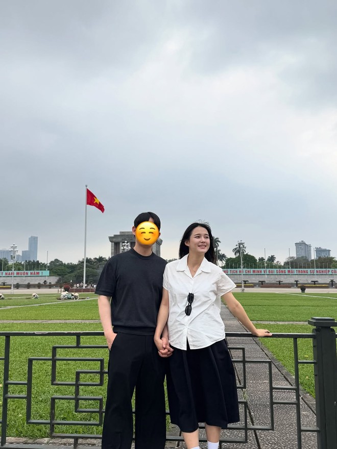 Nữ diễn viên Hàn Quốc ăn phở, uống cà phê đường tàu ở Hà Nội- Ảnh 1. Nữ diễn viên Hàn Quốc ăn phở, uống cà phê đường tàu ở Hà Nội- Ảnh 1.