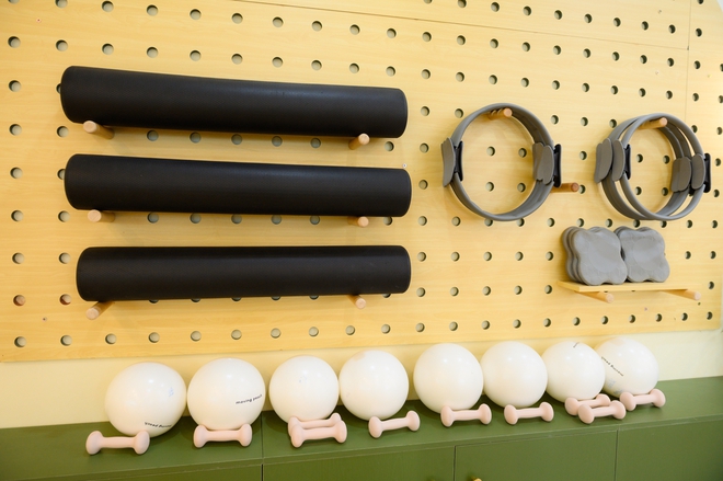 50 ph&uacute;t trong ph&ograve;ng tập barre - m&ocirc;n &ldquo;gọt d&aacute;ng&rdquo; vibe tiểu thư: C&oacute;&nbsp;phải gi&agrave;u mới &ldquo;đu được&rdquo;?- Ảnh 3.