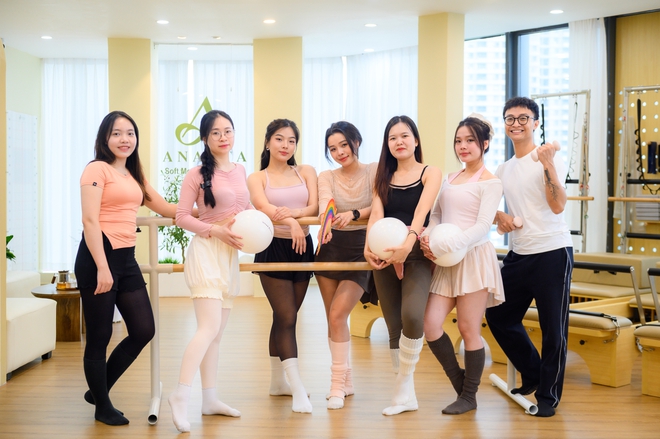 50 ph&uacute;t trong ph&ograve;ng tập barre - m&ocirc;n &ldquo;gọt d&aacute;ng&rdquo; vibe tiểu thư: C&oacute;&nbsp;phải gi&agrave;u mới &ldquo;đu được&rdquo;?- Ảnh 15.