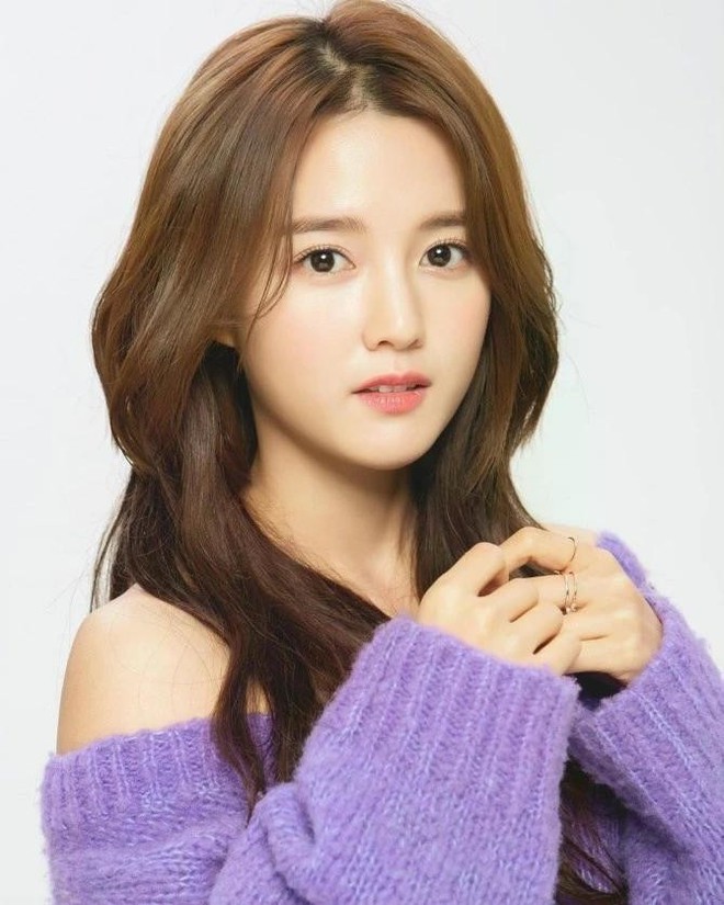 Nữ diễn viên Hàn Quốc ăn phở, uống cà phê đường tàu ở Hà Nội- Ảnh 7. Nữ diễn viên Hàn Quốc ăn phở, uống cà phê đường tàu ở Hà Nội- Ảnh 7.