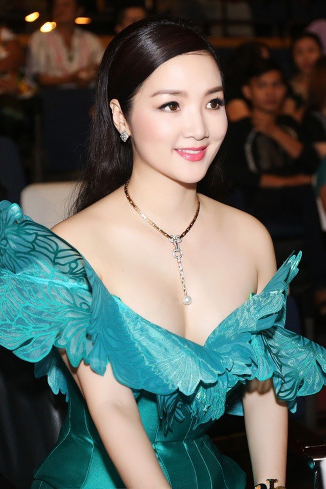 Mỹ nhân Vbiz sống trong biệt thự 1000m2 lộng lẫy như cung điện, đi mỏi chân vẫn không hết- Ảnh 4. Mỹ nhân Vbiz sống trong biệt thự 1000m2 lộng lẫy như cung điện, đi mỏi chân vẫn không hết- Ảnh 4.