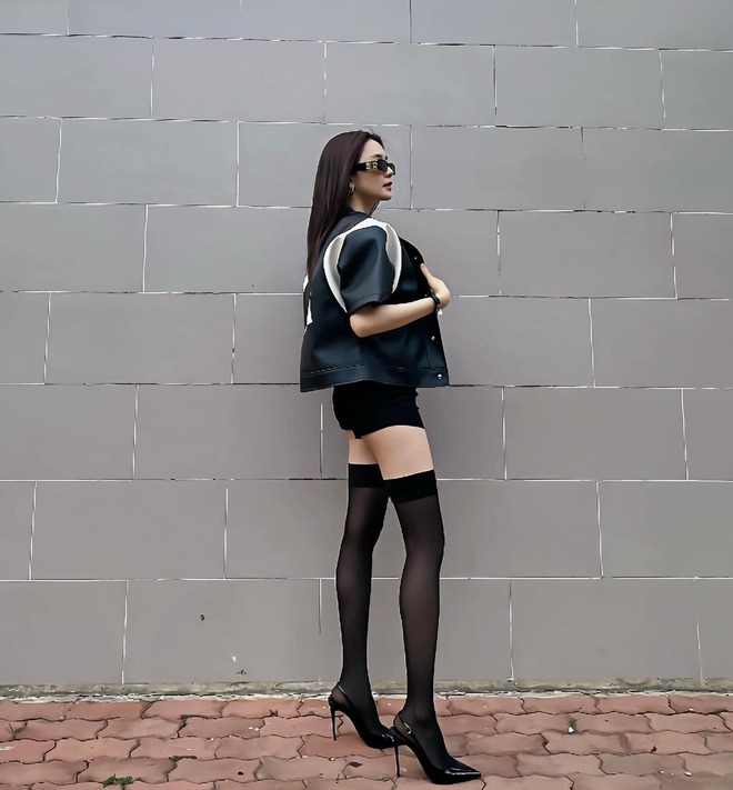 Showbiz có mỹ nhân U35 mà "trẻ măng", body đẹp ác chiến: Style đỉnh trường tồn, gái trẻ vẫn phải học lỏm- Ảnh 2. Showbiz có mỹ nhân U35 mà "trẻ măng", body đẹp ác chiến: Style đỉnh trường tồn, gái trẻ vẫn phải học lỏm- Ảnh 2.