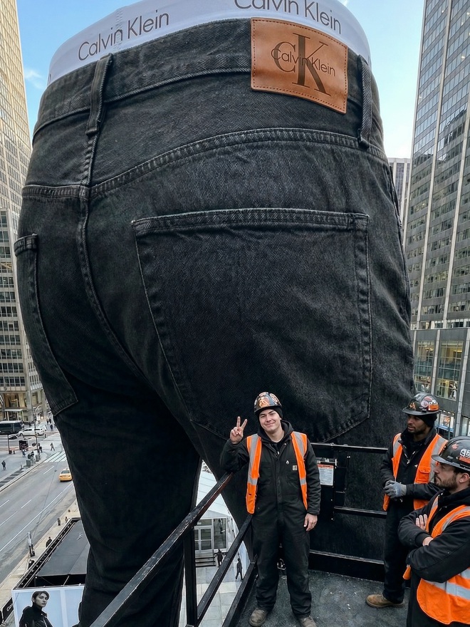 D&acirc;n mạng sốc to&agrave;n tập khi Calvin Klein dựng tượng Jung Kook mặc quần cao bằng cả to&agrave; nh&agrave; giữa New York- Ảnh 5.