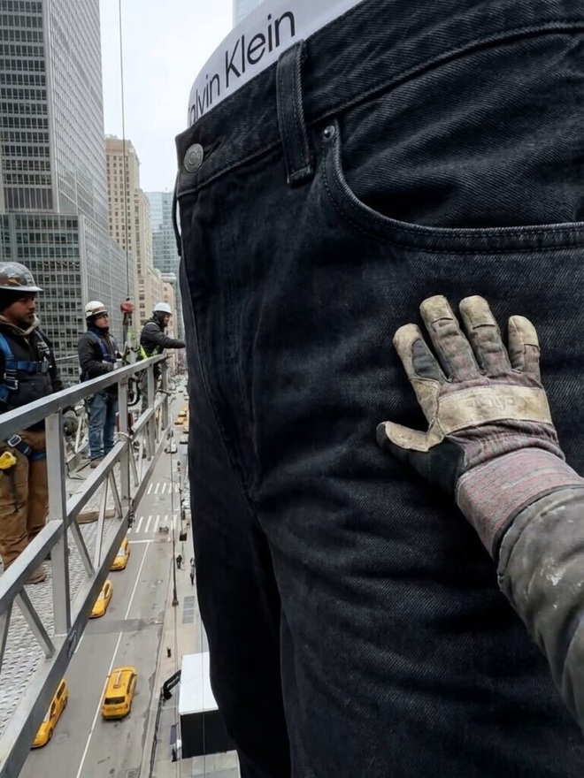 D&acirc;n mạng sốc to&agrave;n tập khi Calvin Klein dựng tượng Jung Kook mặc quần cao bằng cả to&agrave; nh&agrave; giữa New York- Ảnh 6.