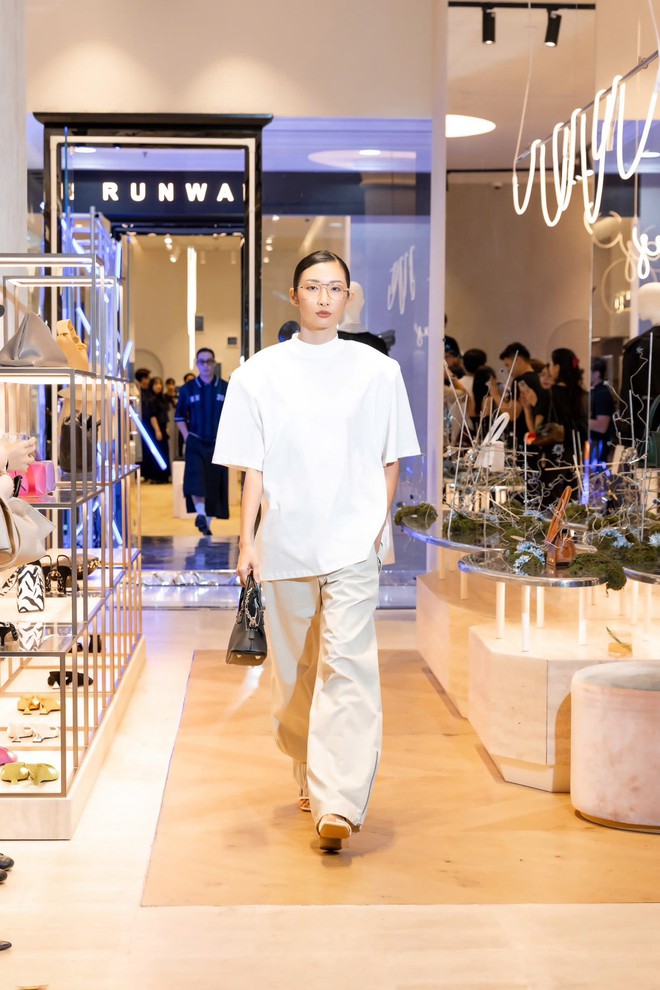 Top 10 Hoa hậu Ho&agrave;n vũ Việt Nam kết h&ocirc;n với doanh nh&acirc;n ở Mỹ: Bắt đầu từ tin nhắn xin kết "bạn" thiếu chữ "đời"- Ảnh 5.