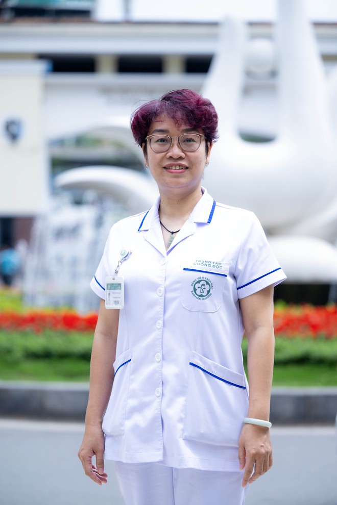 Qu&ecirc;n những cơn đau do vi&ecirc;m cột sống d&iacute;nh khớp, nữ điều dưỡng &eacute;p tim cứu sống bảo vệ si&ecirc;u thị- Ảnh 5.