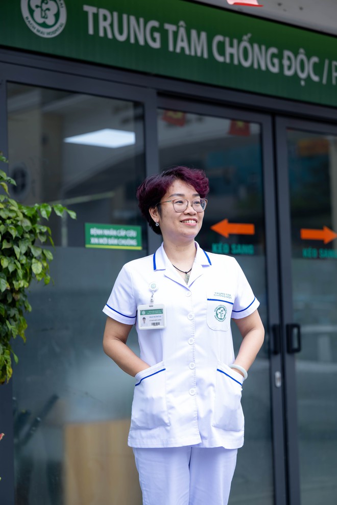 Qu&ecirc;n những cơn đau do vi&ecirc;m cột sống d&iacute;nh khớp, nữ điều dưỡng &eacute;p tim cứu sống bảo vệ si&ecirc;u thị- Ảnh 4.