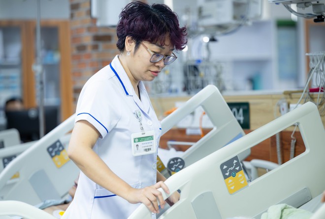 Qu&ecirc;n những cơn đau do vi&ecirc;m cột sống d&iacute;nh khớp, nữ điều dưỡng &eacute;p tim cứu sống bảo vệ si&ecirc;u thị- Ảnh 7.