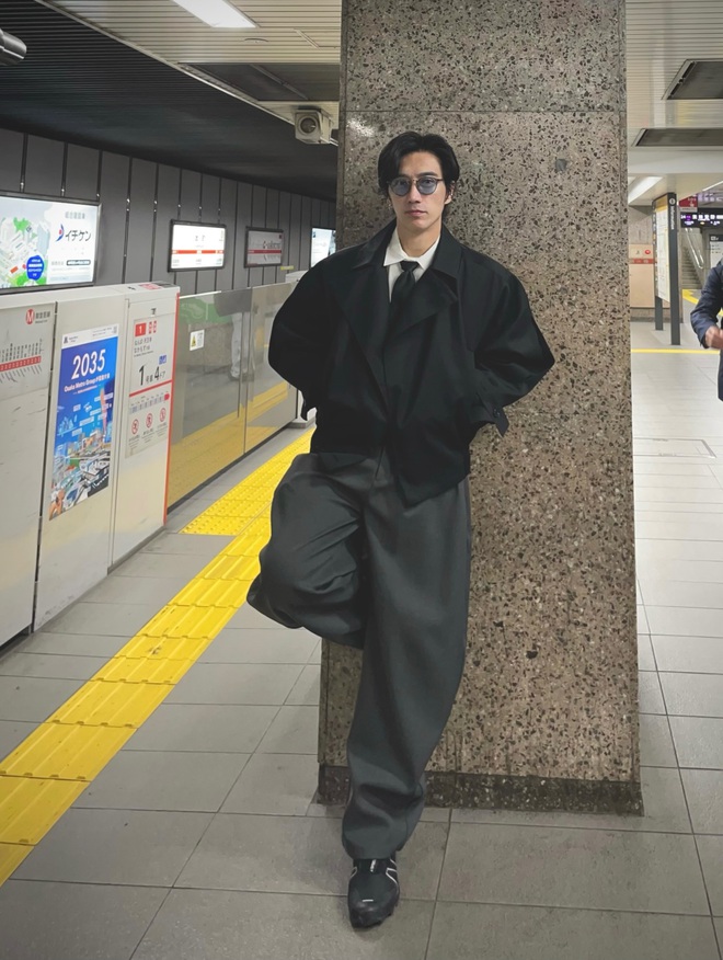 "Daddy" hot nhất MXH vừa đ&oacute;n sinh nhật tuổi 60: 4 b&iacute; quyết giữ v&oacute;c d&aacute;ng v&agrave; m&aacute;i t&oacute;c lu&ocirc;n phong độ- Ảnh 6.