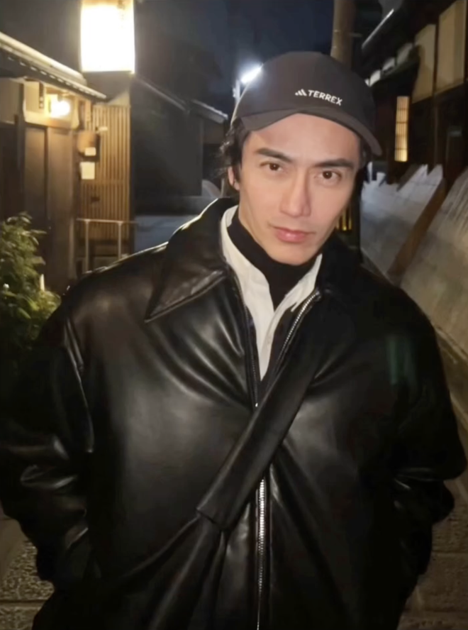 "Daddy" hot nhất MXH vừa đ&oacute;n sinh nhật tuổi 60: 4 b&iacute; quyết giữ v&oacute;c d&aacute;ng v&agrave; m&aacute;i t&oacute;c lu&ocirc;n phong độ- Ảnh 7.