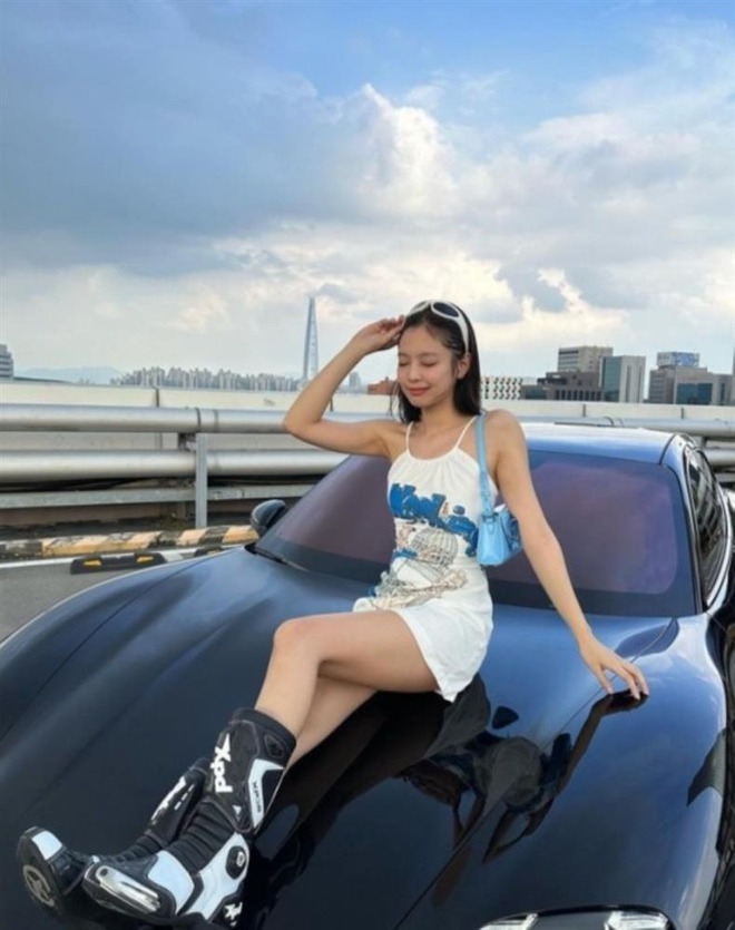 Cận cảnh chiếc m&aacute;y ảnh gần 200 triệu của &ldquo;IT girl&rdquo; Jennie- Ảnh 5.