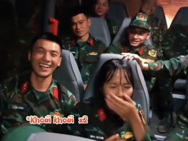 Đại &uacute;y qu&acirc;n đội đang y&ecirc;u Ho&agrave; Minzy: Follow chỉ m&igrave;nh em, c&ugrave;ng nữ ca sĩ k&iacute;n đ&aacute;o l&agrave;m điều đặc biệt hơn 2 năm trước- Ảnh 3.