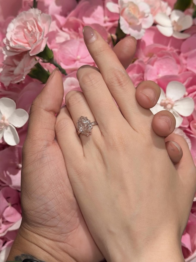 TikToker M&egrave;o Sao Hỏa được cầu h&ocirc;n, chồng sắp cưới l&agrave; ai?- Ảnh 1.