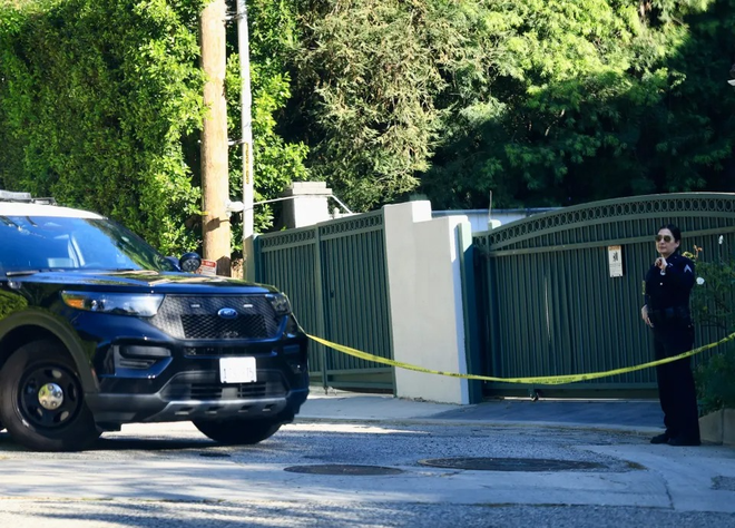 B&ecirc;n trong biệt thự 362,8 tỷ của Rihanna v&agrave; bạn trai: Nh&igrave;n ph&ograve;ng tắm đủ hiểu giới thượng lưu Mỹ gi&agrave;u cỡ n&agrave;o- Ảnh 2.