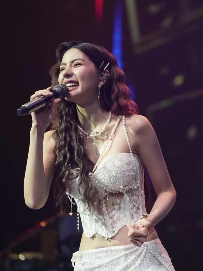Tiết lộ sốc của nữ ca sĩ 32 tuổi vừa đăng quang Hoa hậu H&ograve;a b&igrave;nh Th&aacute;i Lan- Ảnh 6.