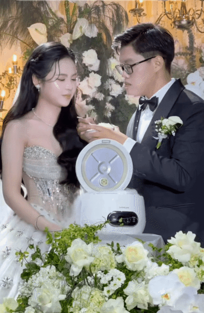 Nghi thức độc lạ trong lễ cưới của đại thiếu gia Bạc Liêu: Vừa thiêng liêng vừa đậm bản sắc gia đình - Ảnh 9.