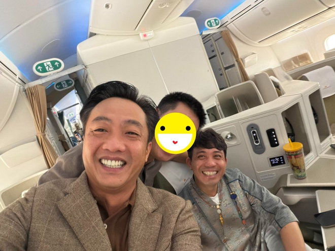 Chuyện g&igrave; tr&ecirc;n m&aacute;y bay m&agrave; Cường Đ&ocirc; La phải "tag" thẳng vợ Minh Nhựa? - Ảnh 1.