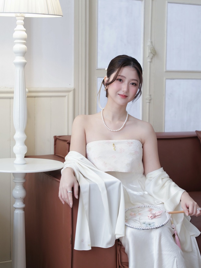 Đứng cạnh Tiểu Vy l&ugrave;n hơn hẳn 20cm, nhưng tiểu thư n&agrave;y c&oacute; khu&ocirc;n mặt đẹp đến mức chẳng cần chiều cao nữa - Ảnh 9.