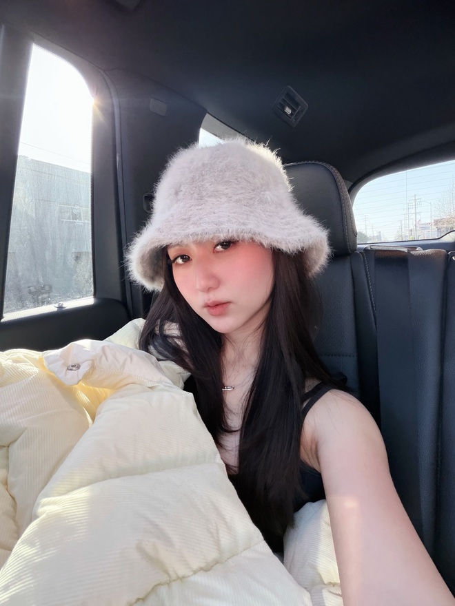 Đứng cạnh Tiểu Vy l&ugrave;n hơn hẳn 20cm, nhưng tiểu thư n&agrave;y c&oacute; khu&ocirc;n mặt đẹp đến mức chẳng cần chiều cao nữa - Ảnh 11.