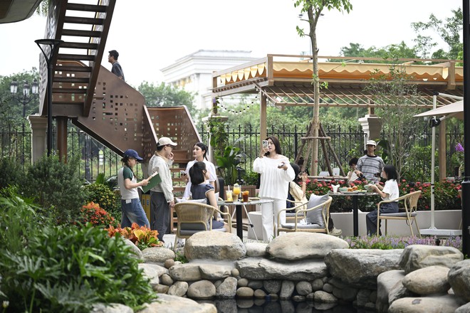 Qu&aacute;n cafe khủng ngay trong khu&ocirc;n vi&ecirc;n trường đại học đẹp nhất Việt Nam: Giao diện "tr&acirc;m anh thế phiệt", gi&aacute; cả c&oacute; đắt đỏ như lời đồn? - Ảnh 19.