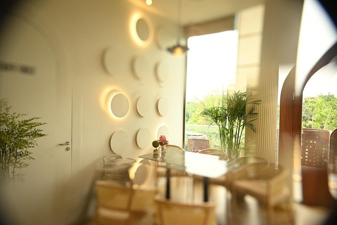 Qu&aacute;n cafe khủng ngay trong khu&ocirc;n vi&ecirc;n trường đại học đẹp nhất Việt Nam: Giao diện "tr&acirc;m anh thế phiệt", gi&aacute; cả c&oacute; đắt đỏ như lời đồn? - Ảnh 5.