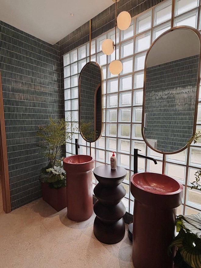 Qu&aacute;n cafe khủng ngay trong khu&ocirc;n vi&ecirc;n trường đại học đẹp nhất Việt Nam: Giao diện "tr&acirc;m anh thế phiệt", gi&aacute; cả c&oacute; đắt đỏ như lời đồn? - Ảnh 10.