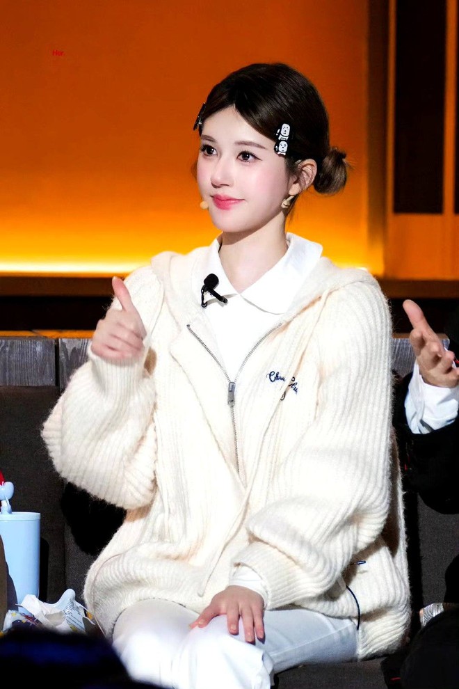 Triệu Lộ Tư mặc v&aacute;y của NTK Việt, nhan sắc đẹp l&ecirc;n thấy r&otilde;- Ảnh 8.