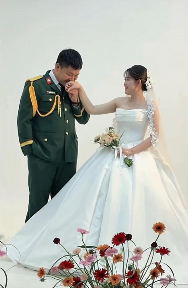 Mũi trưởng Long tung ảnh cưới n&eacute;t căng, n&oacute;i đ&uacute;ng một chữ khi c&ocirc;ng khai nhan sắc c&ocirc; d&acirc;u - Ảnh 4.