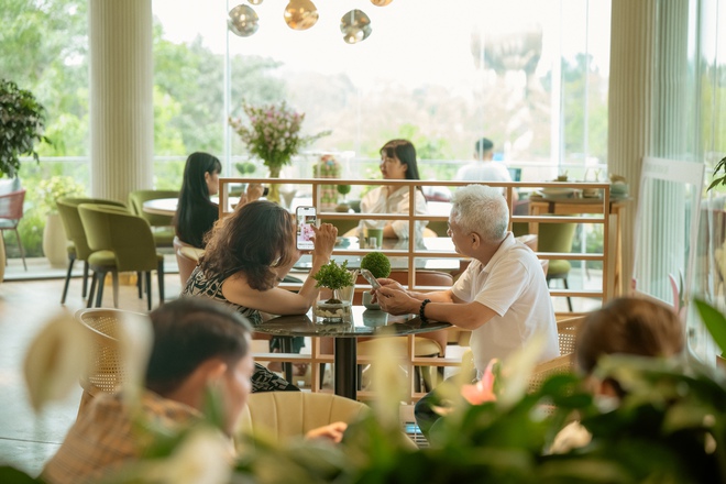 Qu&aacute;n cafe khủng ngay trong khu&ocirc;n vi&ecirc;n trường đại học đẹp nhất Việt Nam: Giao diện "tr&acirc;m anh thế phiệt", gi&aacute; cả c&oacute; đắt đỏ như lời đồn? - Ảnh 27.