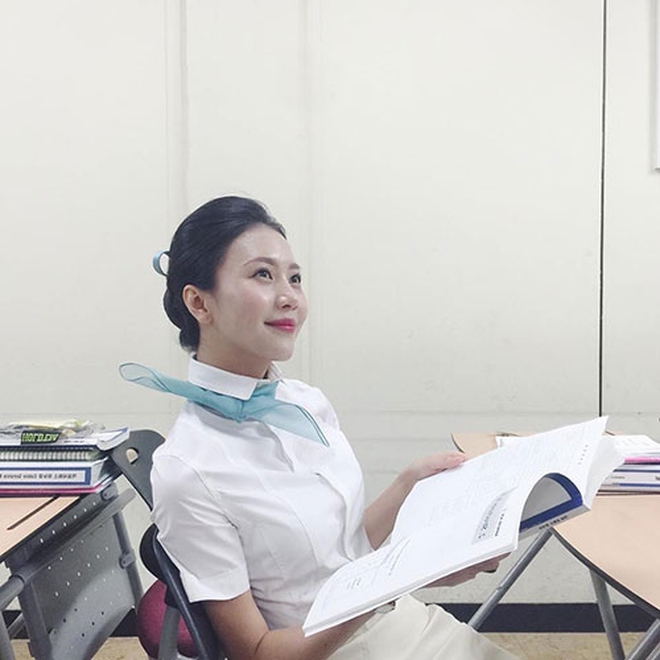 Cựu tiếp vi&ecirc;n Vietnam Airlines đ&oacute;ng MV với Sơn T&ugrave;ng M-TP: Lấy chồng gi&aacute;m đốc ở H&agrave; Nội, sinh liền 2 con, giờ ra sao?- Ảnh 2.