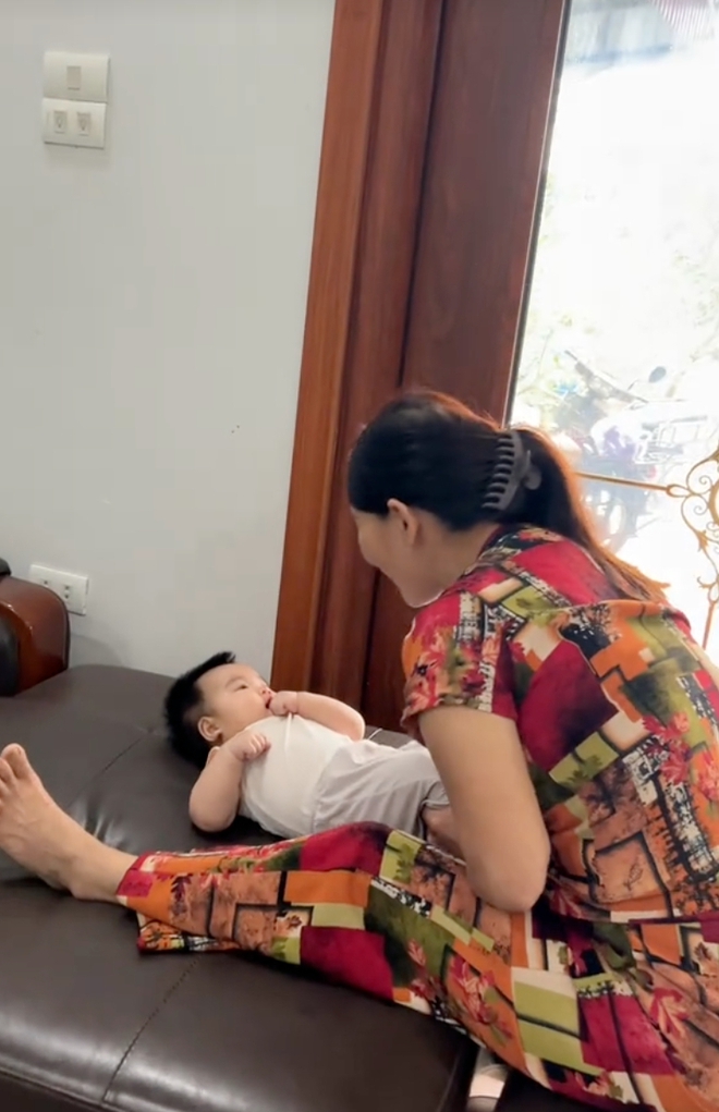 Mẹ đẻ sống chung một nh&agrave; với bố mẹ chồng: B&agrave; ngoại Nghệ An lấy nước mắt của bao người bằng c&aacute;ch n&agrave;y!- Ảnh 2.