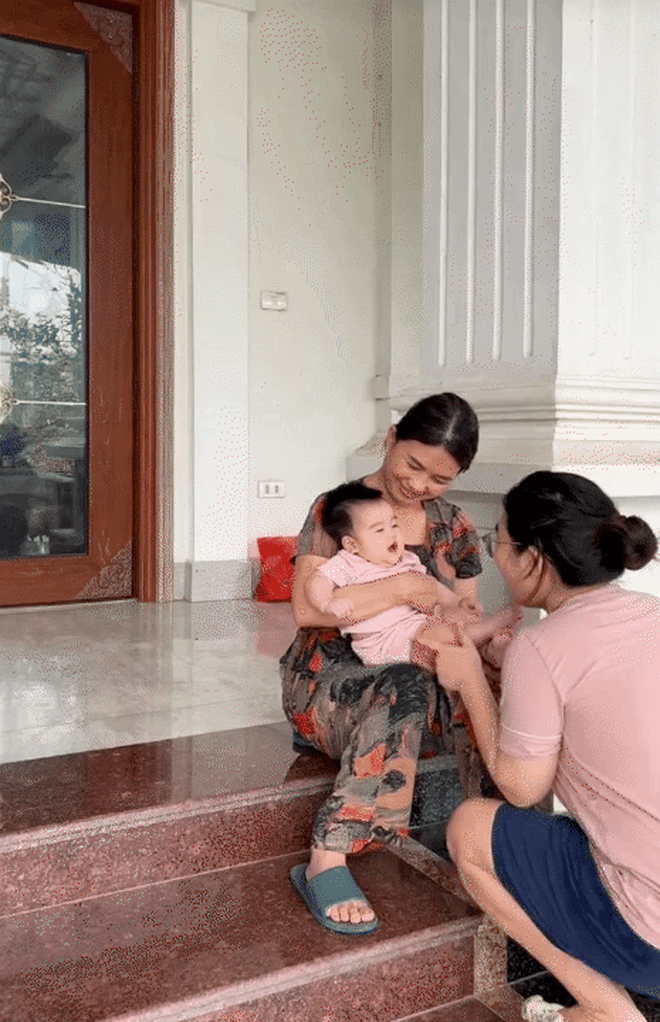 Mẹ đẻ sống chung một nh&agrave; với bố mẹ chồng: B&agrave; ngoại Nghệ An lấy nước mắt của bao người bằng c&aacute;ch n&agrave;y!- Ảnh 1.