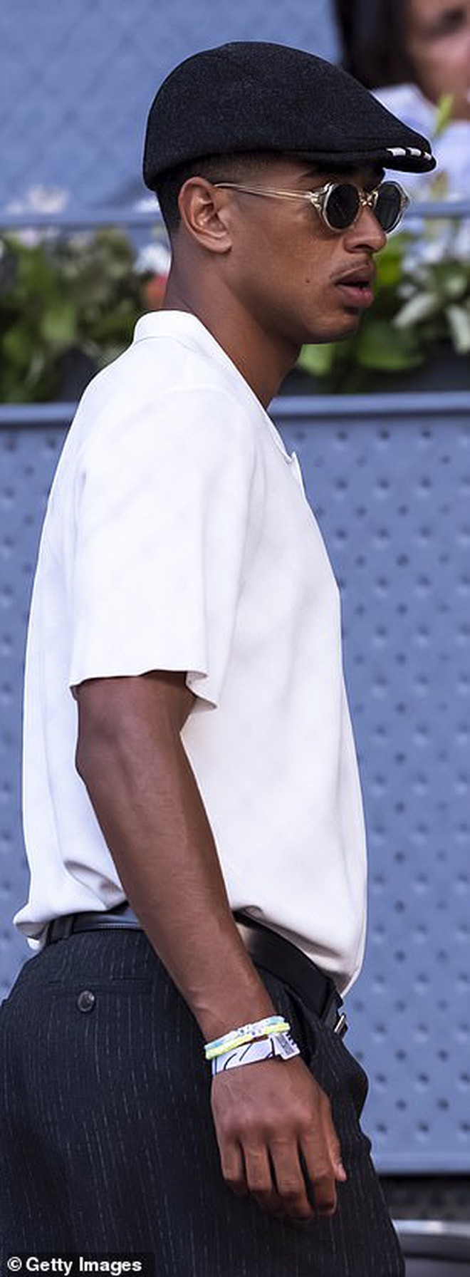 Paparazzi t&oacute;m d&iacute;nh ng&ocirc;i sao b&oacute;ng đ&aacute; hẹn h&ograve; chị đẹp ở s&acirc;n tennis - Ảnh 1.